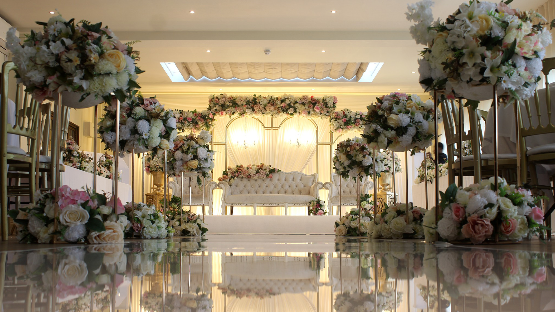 Blog 5 Seasonal wedding décor at Prested Hall